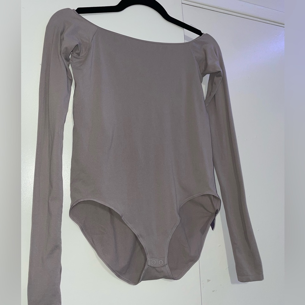 SKIMS OFF SHOULDER BODYSUIT